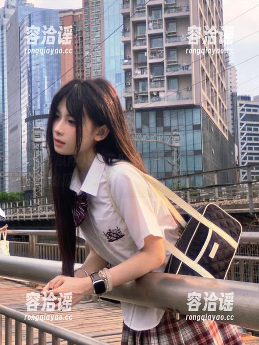 92吃瓜网最新中心狂欢：今天的瓜属于你我他，热闹翻了天！