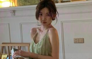 转发一次，hlw就给你立马更新所有‘资源’，为你省去找切克闹的时间啊！