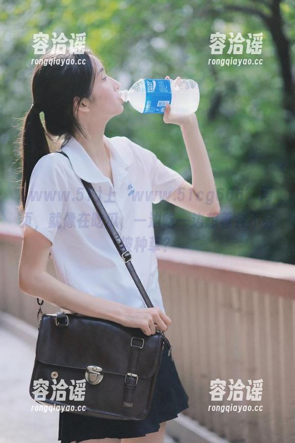 上‘www.51cg666’网页，就像在吃瓜，一边吃一边想着会不会被种草？