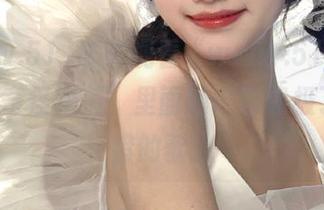 试着观看“www.51cg.fun”的奇怪角落，里面的内容像极了我放错的歌。