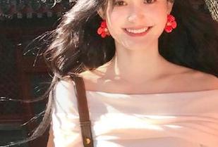万般无奈，唯有登录zztt11，开始新一天的花边新闻巡礼！唔，真香！