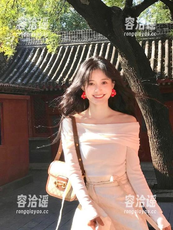 万般无奈，唯有登录zztt11，开始新一天的花边新闻巡礼！唔，真香！