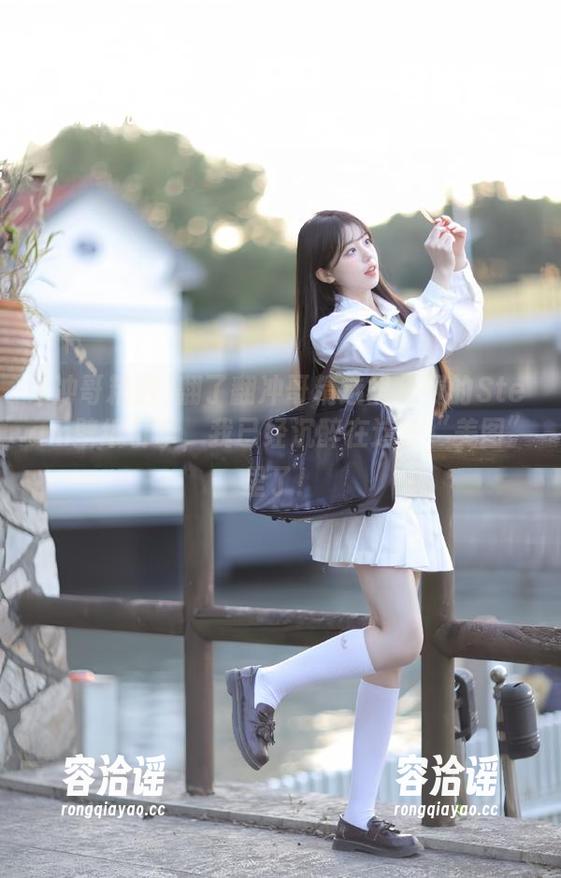 翻了翻冲哥精选里免费的Steam壁纸引擎，我已经沉醉在这些“美图”里了！