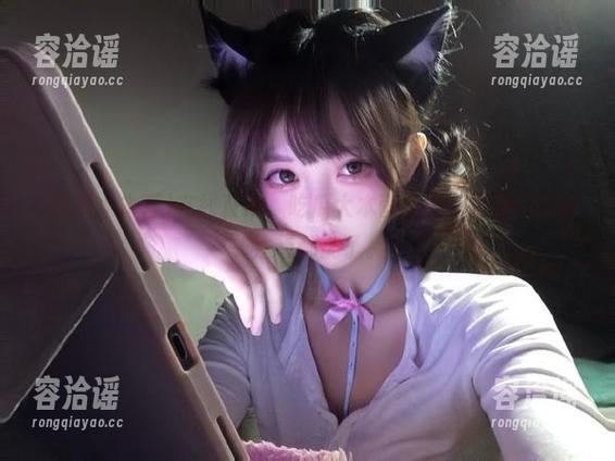 在线直播，吃瓜大本营又有新看点，我的关注点都乱了。