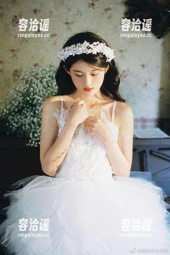51黑色吃瓜网苹果版，刷到一半心里突然浮现的那些“有趣”思绪……