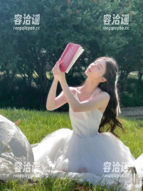一言不合就打开“吃瓜网红”网址，线路滚滚来，刷到停不下来！