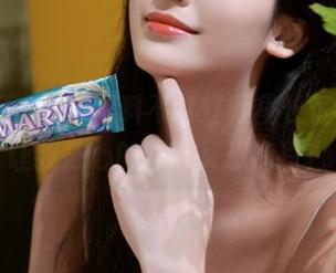 黑料不打烊万里长征，网页让我捧心的同时又想掩耳！