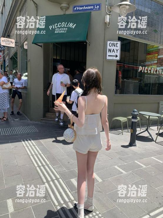最新一波万篇长征-黑料不打烊首页tttzzz链接，我直接就被吸引住了，不过，搞得心里有点小期待呢。