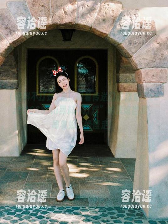 走！跟着传送门去探索“zzzttt668.su黑料不打烊”的荒诞世界，喝着奶茶慢慢走！