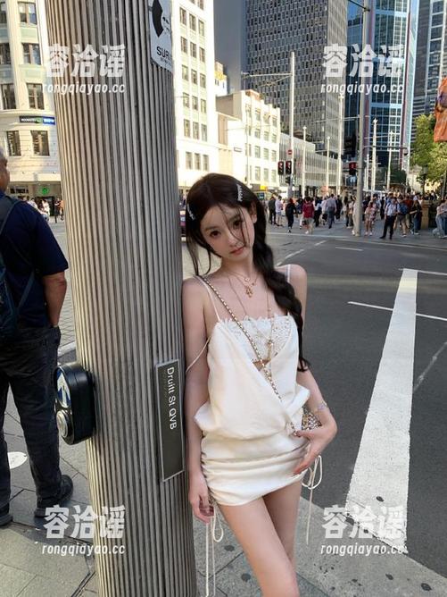 zztt45.ccm黑料不打烊app：偷偷占住了我的手机，我也没说啥啊！