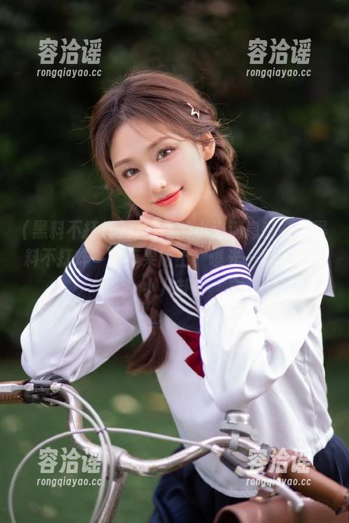 弄堂里的小道消息都在“黑料不打烊”的苹果版上，曝光一整天都是小八卦！