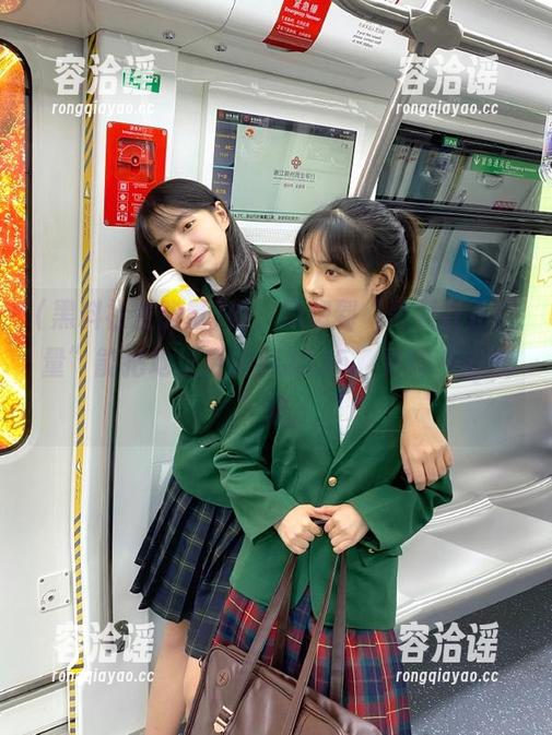 黑料社正能量 哇,没想到“黑料社正能量”能把地址更新到2025,更能“创意”呐。