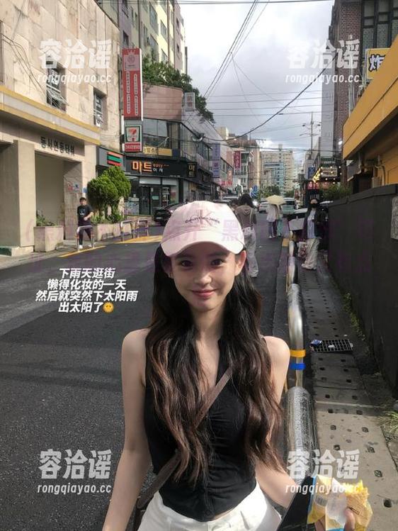点开“黑料网不打烊”网址，我的心里是复杂的，有点期待又有点怕