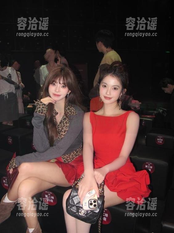 黑料网络最新一波：女神写真更新后，我的眼睛快忙不过来了！